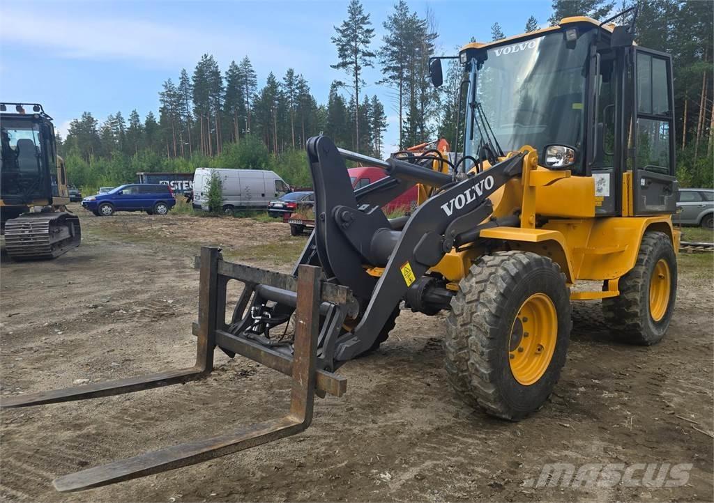 Volvo L30G Kolesni nakladalci
