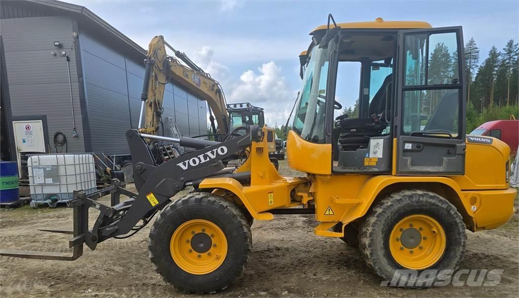 Volvo L30G Kolesni nakladalci