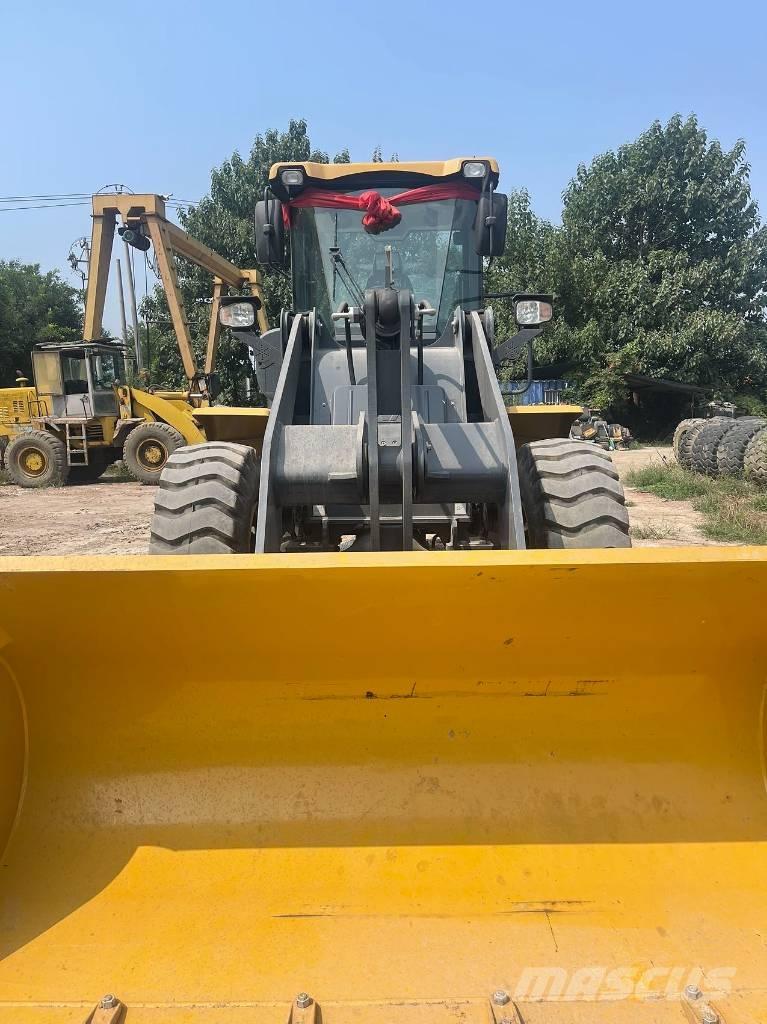 XCMG LW 300 FV Kolesni nakladalci