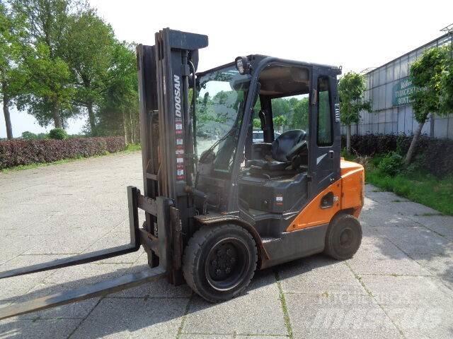 Doosan D35C-7 Dizelski viličarji