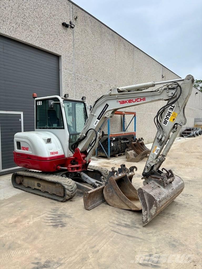 Takeuchi TB 240 Mini bagri <7t
