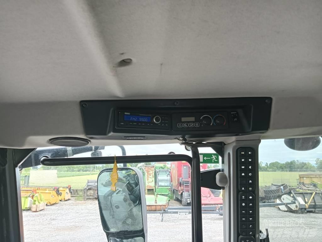 JCB Fastrac 4220 Traktorji