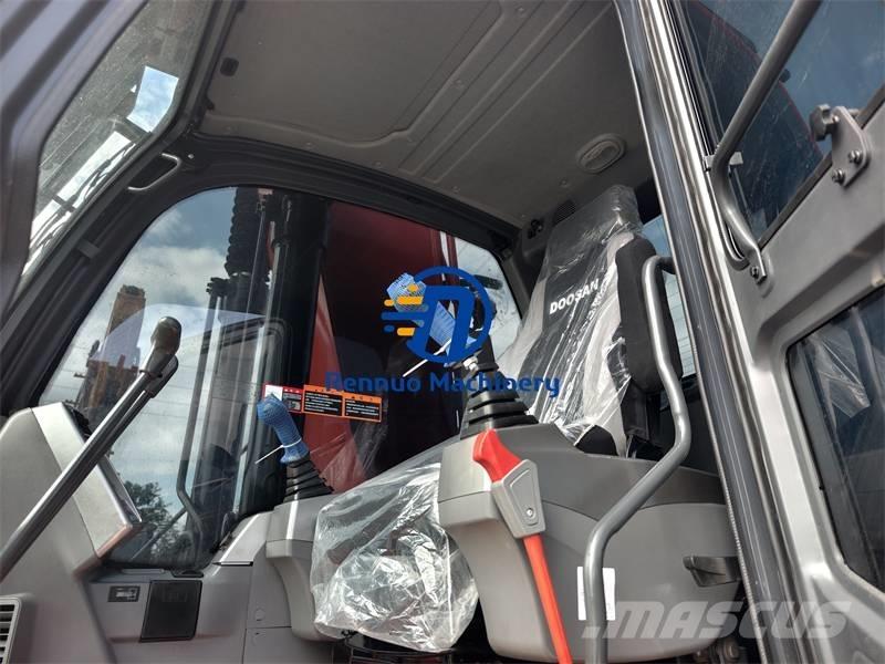 Doosan DX 225 LCA Bagri goseničarji