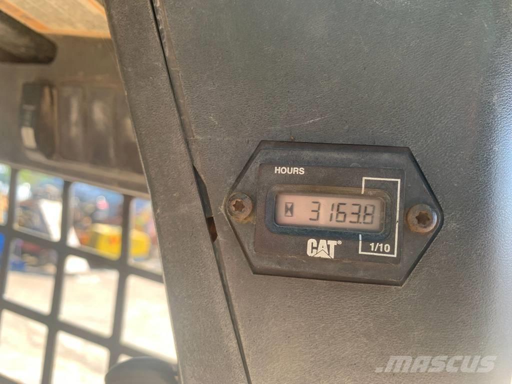 CAT 277 Skid steer mini nakladalci