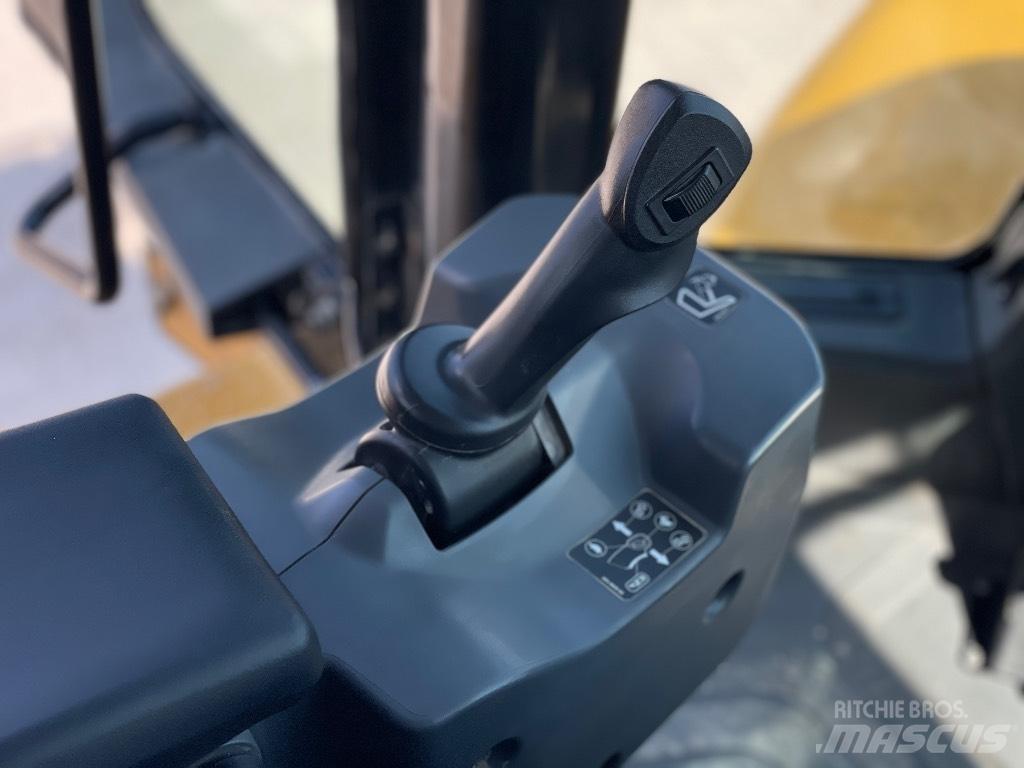 CAT 966M XE Kolesni nakladalci