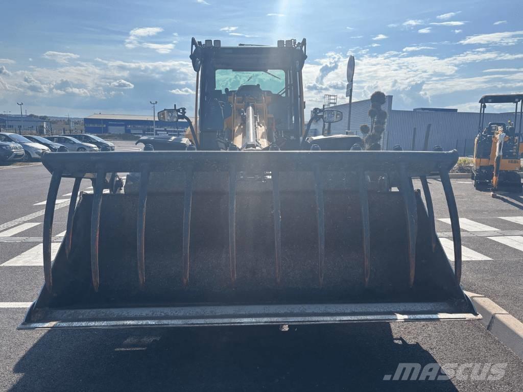 JCB TM 320 S Kmetijski teleskopski nakladalci