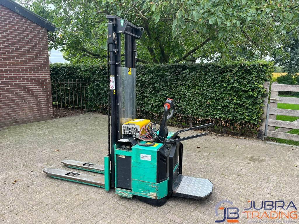 Mitsubishi SB12V Električni nizko dvižni viličar s stojiščem