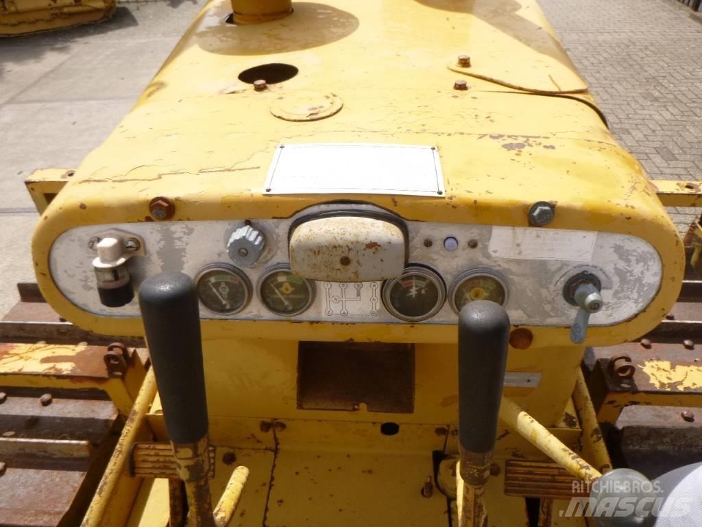 CAT D 4 D Buldožerji goseničarji