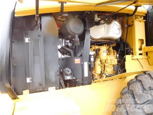 CAT 926M Kolesni nakladalci