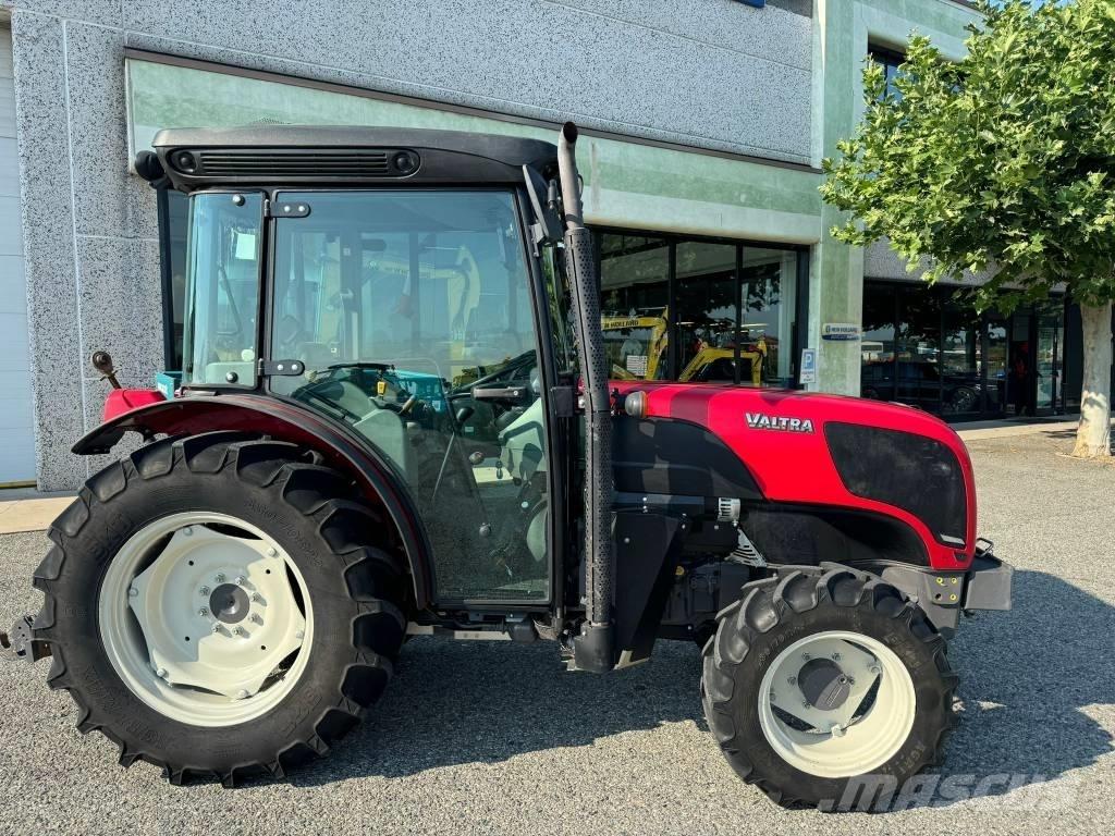 Valtra F95 Traktorji
