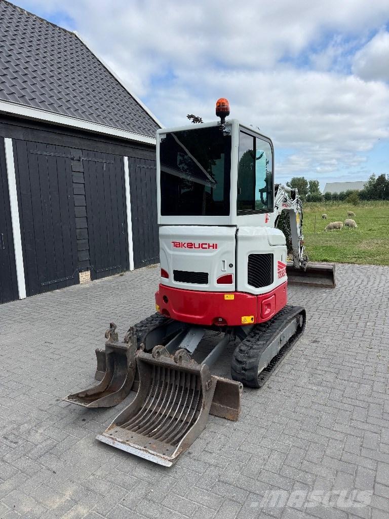 Takeuchi TB 325 R Mini bagri <7t