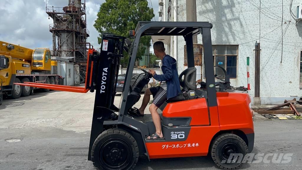 Toyota FD 30 Dizelski viličarji