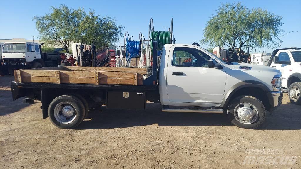 RAM 5500 Tovornjaki s kesonom/platojem