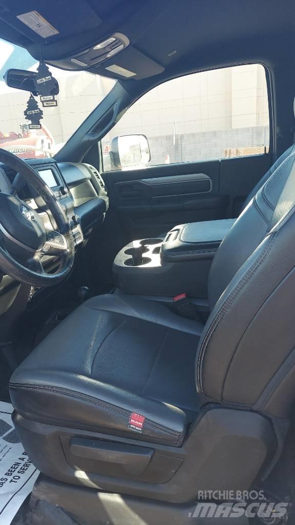 RAM 5500 Tovornjaki s kesonom/platojem