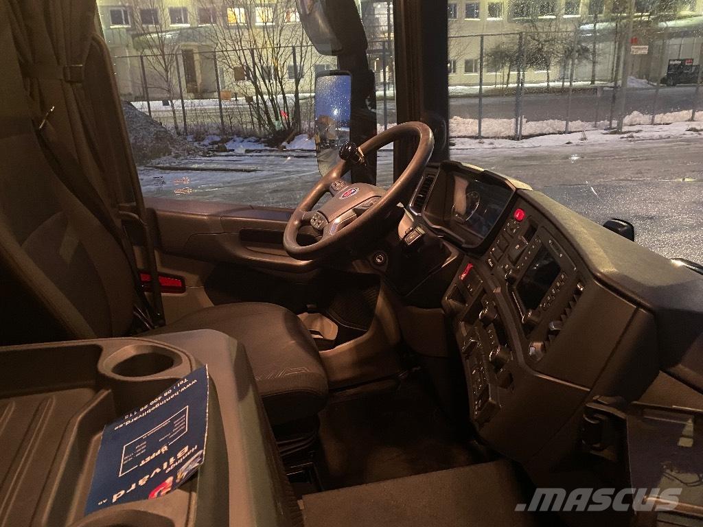 Scania LB Tovornjaki zabojniki