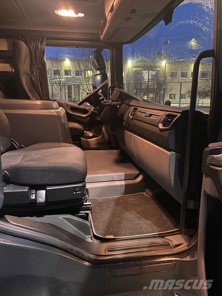 Scania LB Tovornjaki zabojniki