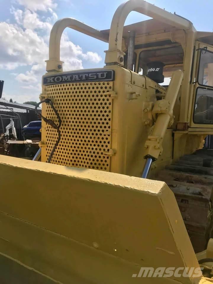 Komatsu D 85 A-12 Buldožerji goseničarji