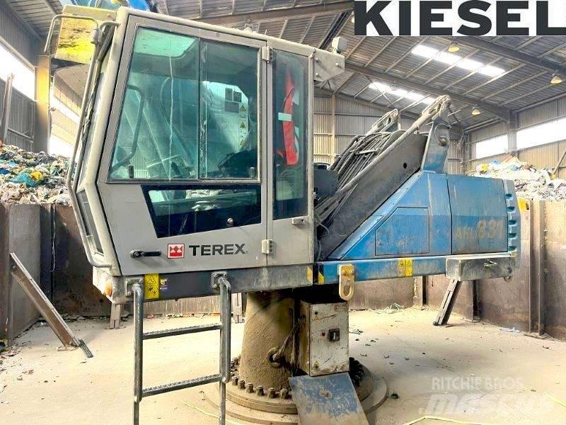 Fuchs AHL 831 D Bagri za prekladanje primarnih/sekundarnih surovin