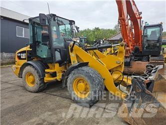 CAT 907M Kolesni nakladalci