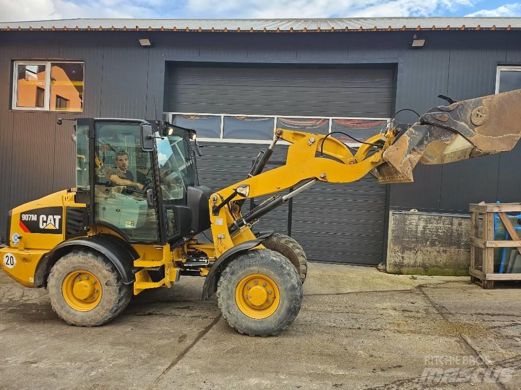 CAT 907M Kolesni nakladalci