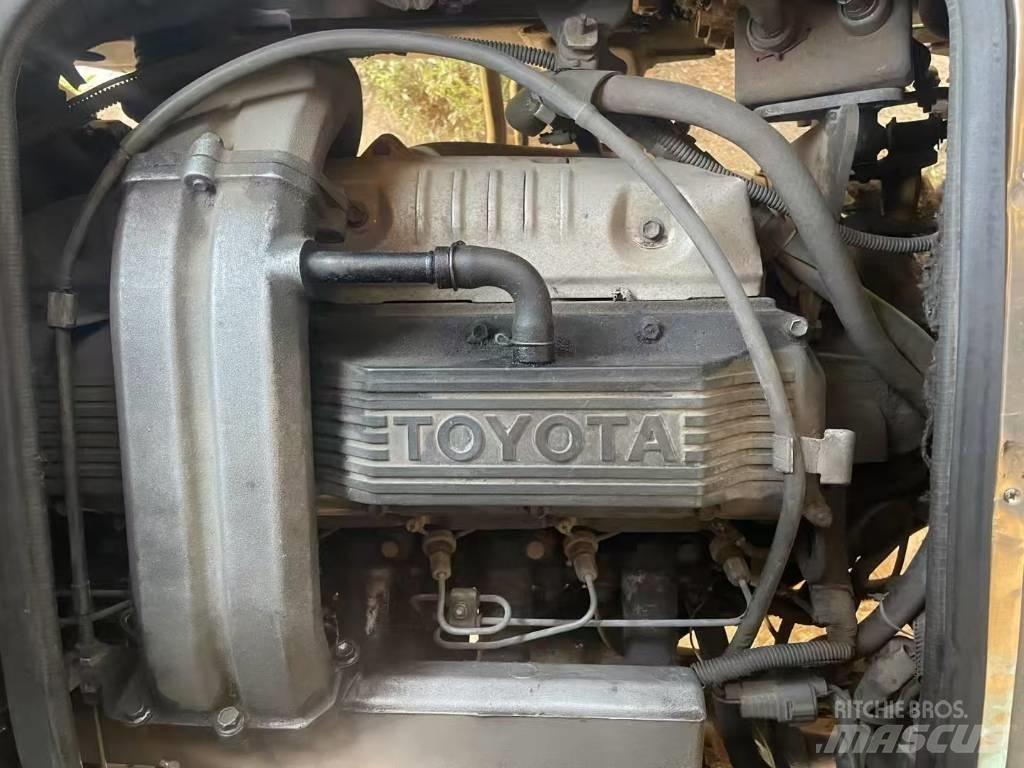 Toyota Coaster Medkrajevni avtobusi