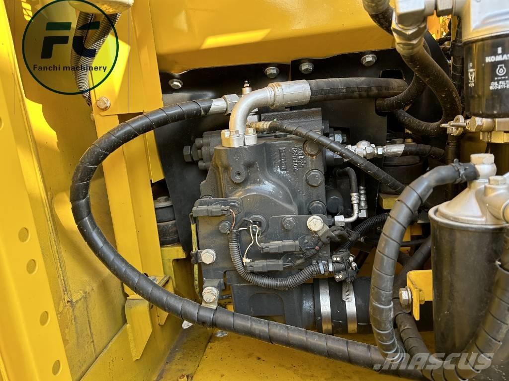 Komatsu 110 Bagri goseničarji