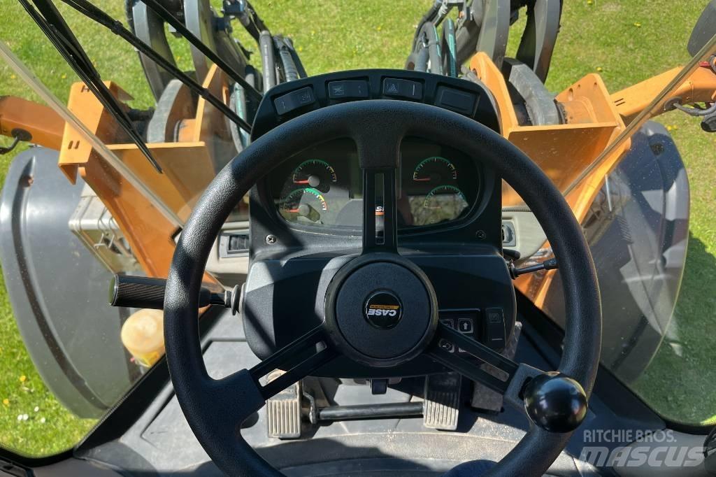 CASE 521 F XT Kolesni nakladalci