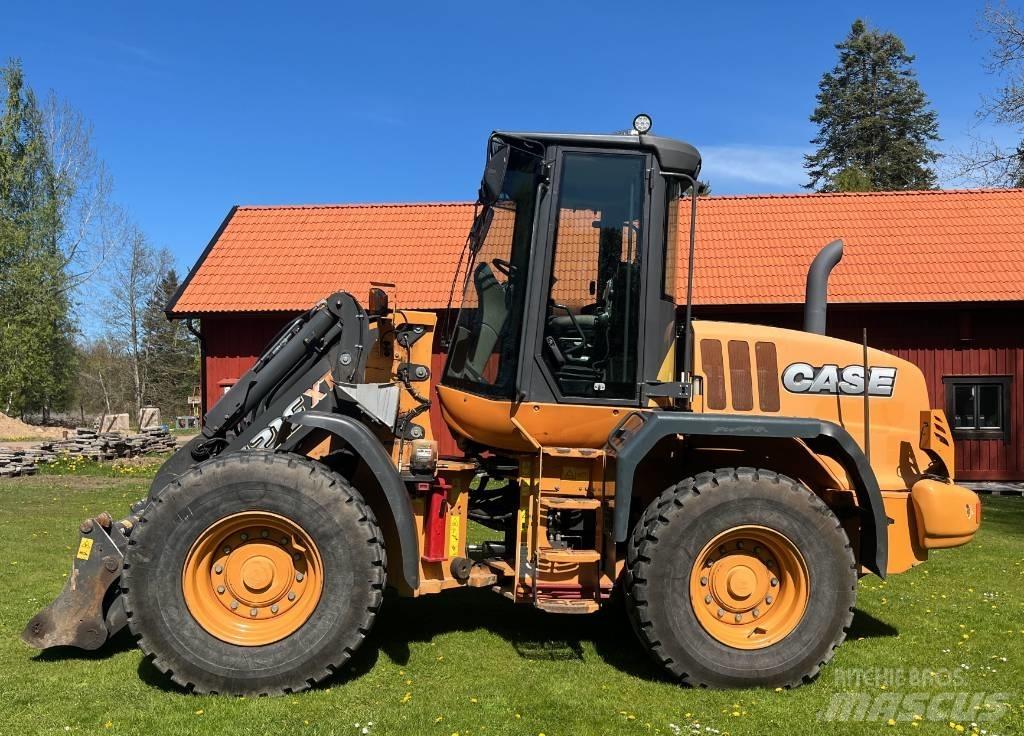 CASE 521 F XT Kolesni nakladalci
