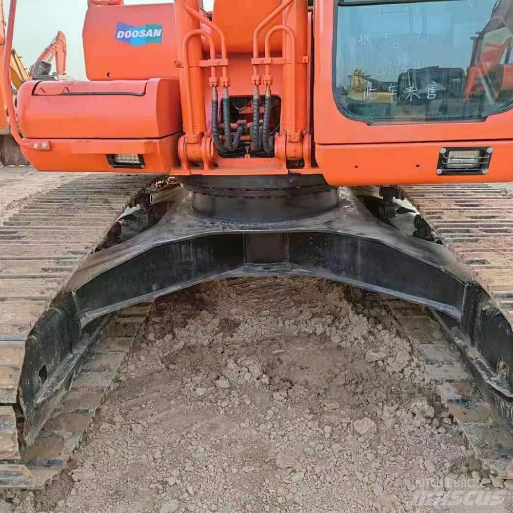 Doosan 225 Bagri goseničarji