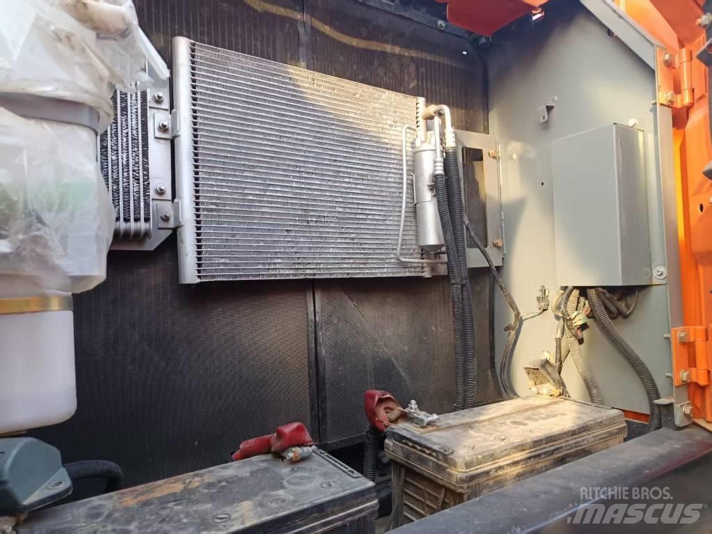 Hitachi ZX210 Bagri goseničarji