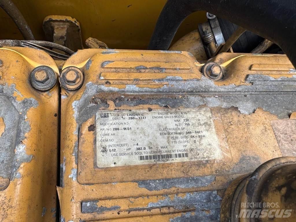 CAT 374DL Bagri goseničarji