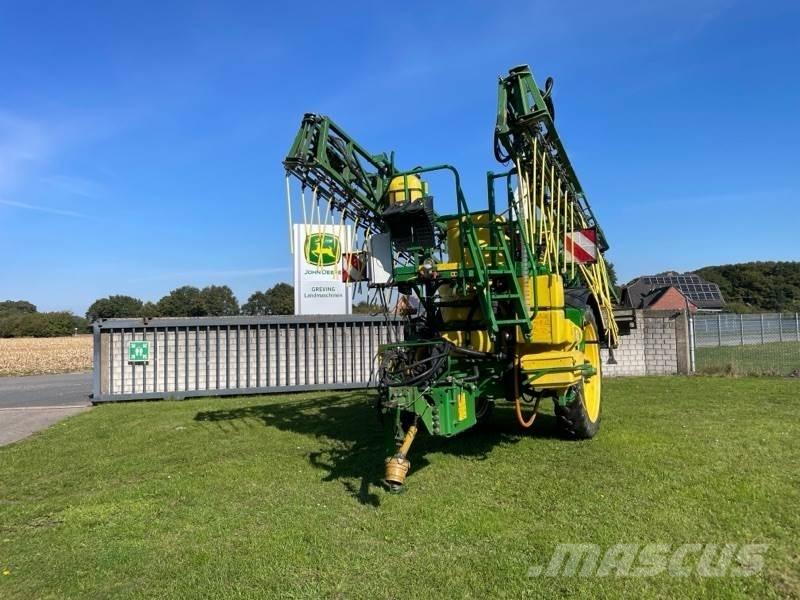 John Deere 824 Vlečne škropilnice