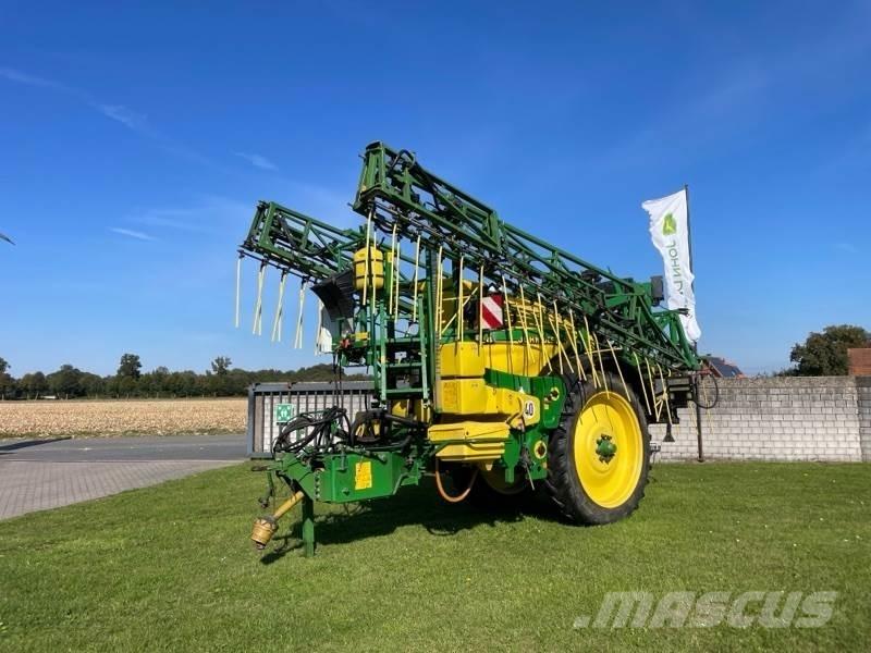 John Deere 824 Vlečne škropilnice