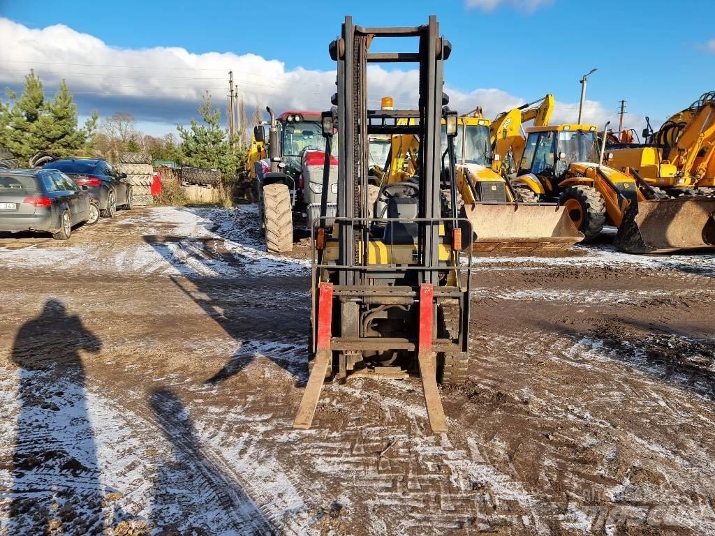 CAT DP 25 N Dizelski viličarji