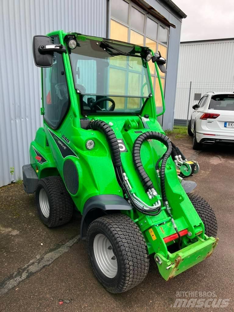 Avant 640i Skid steer mini nakladalci