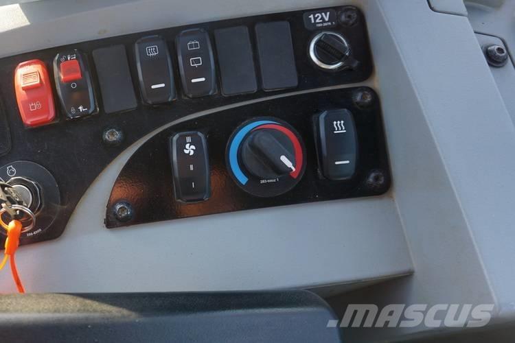 CAT 906M Kolesni nakladalci