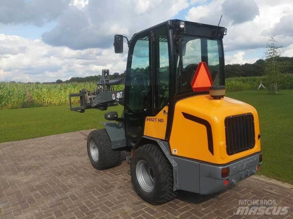 GiANT V 452 T HD Kolesni nakladalci