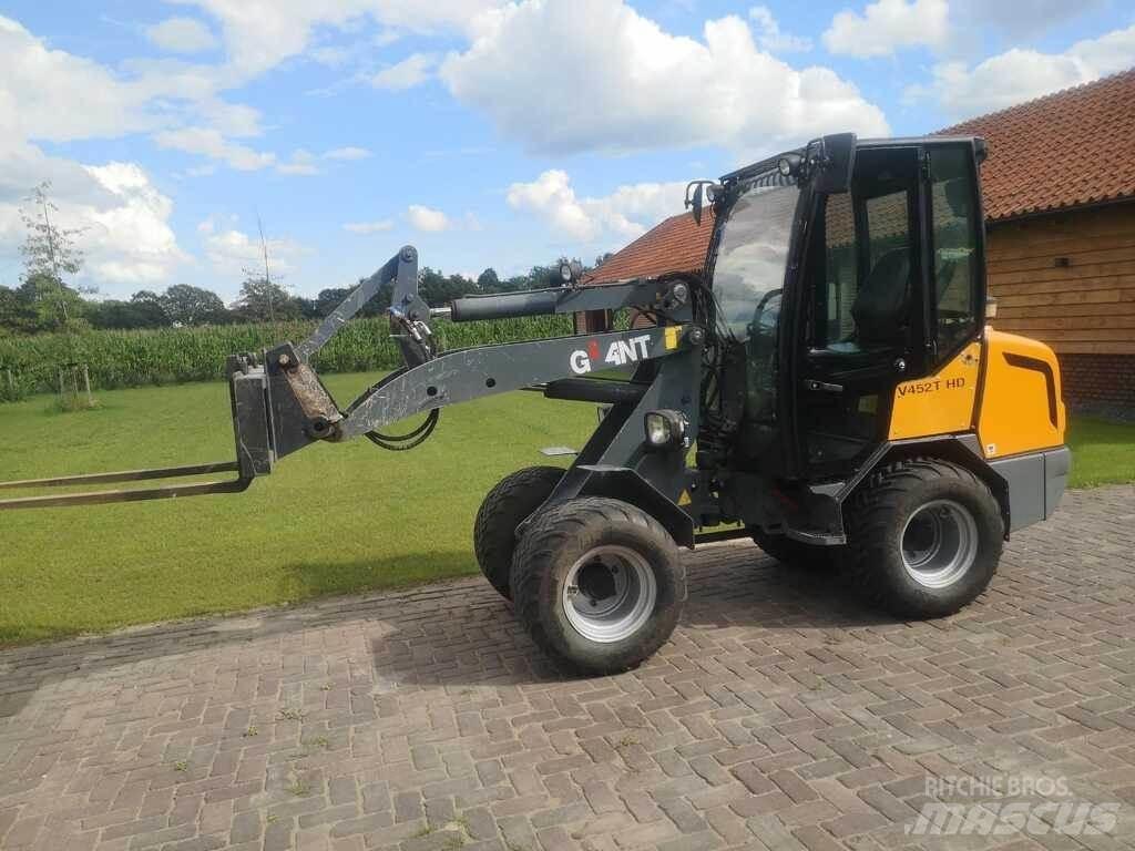 GiANT V 452 T HD Kolesni nakladalci