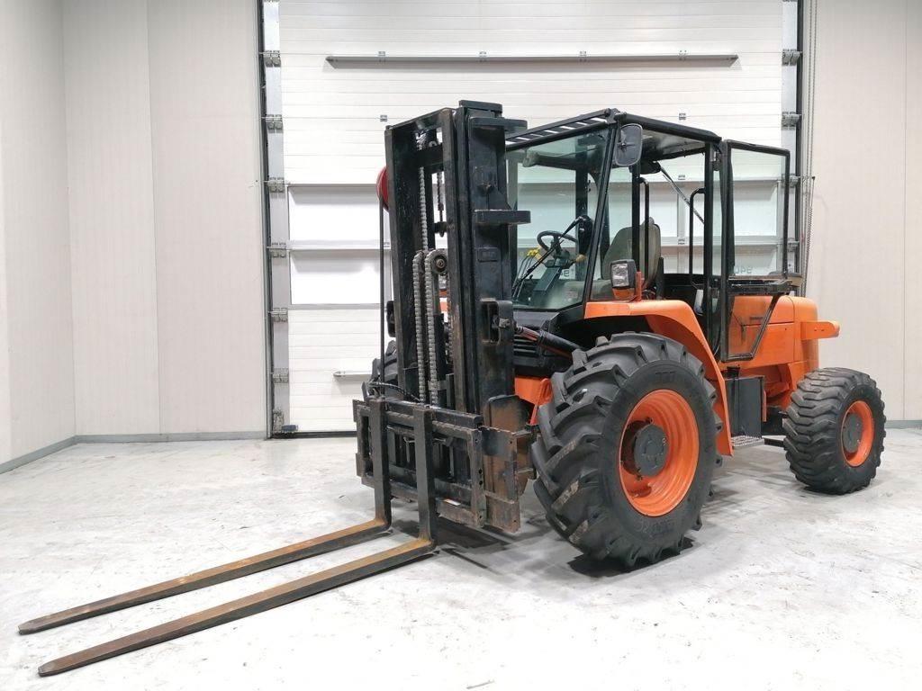 JCB 940 Terenski viličar