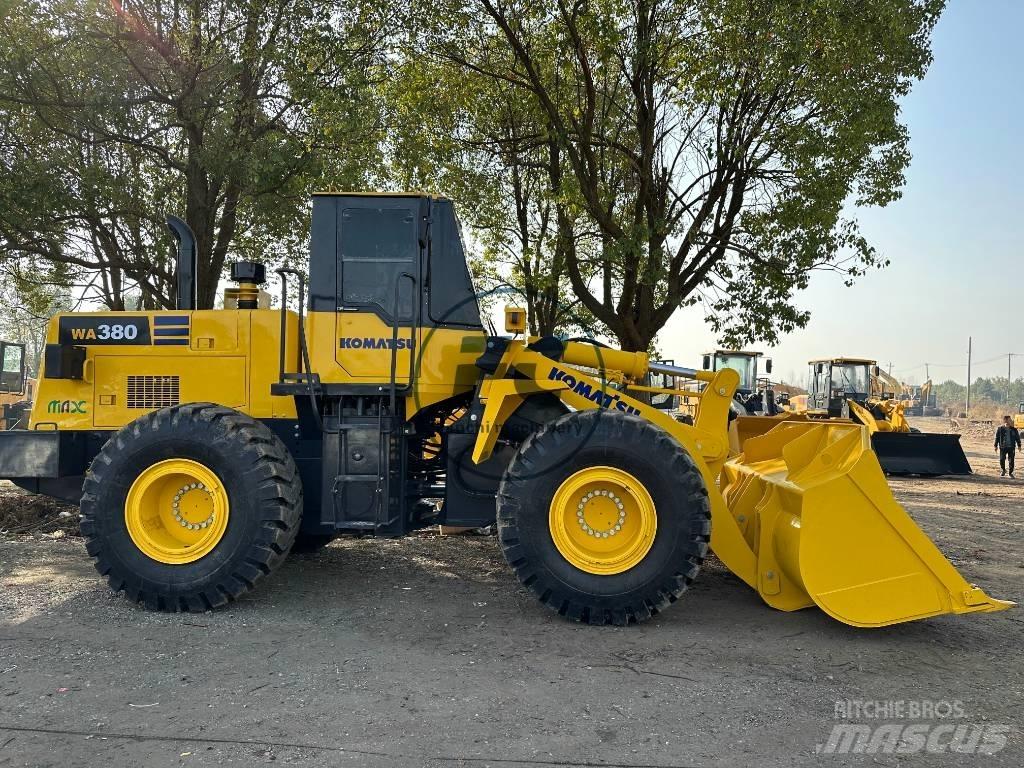 Komatsu WA 380 Kolesni nakladalci