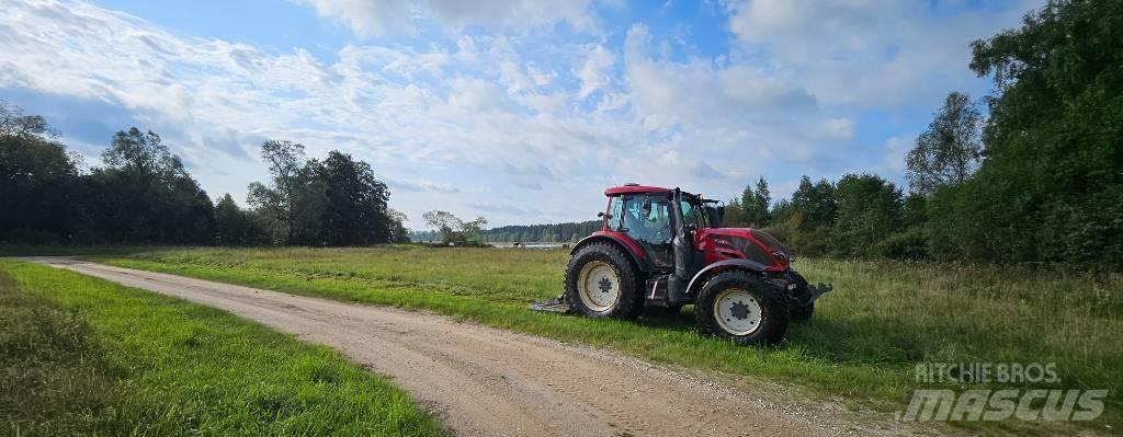 Valtra N154 Traktorji