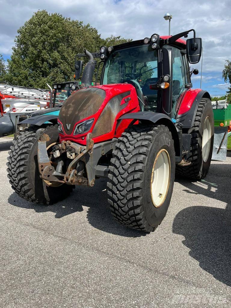 Valtra N154 Traktorji