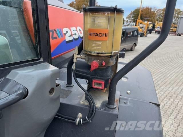Hitachi ZW 250-6 Kolesni nakladalci