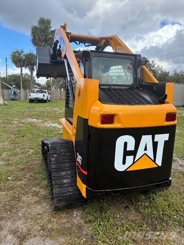 CAT 247 Skid steer mini nakladalci