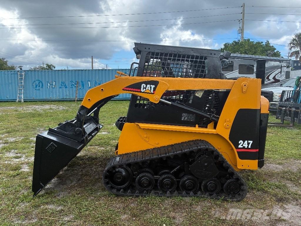 CAT 247 Skid steer mini nakladalci