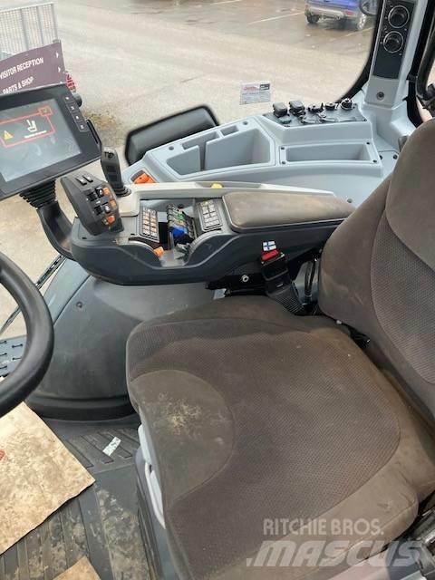 Valtra T214 Versu Traktorji