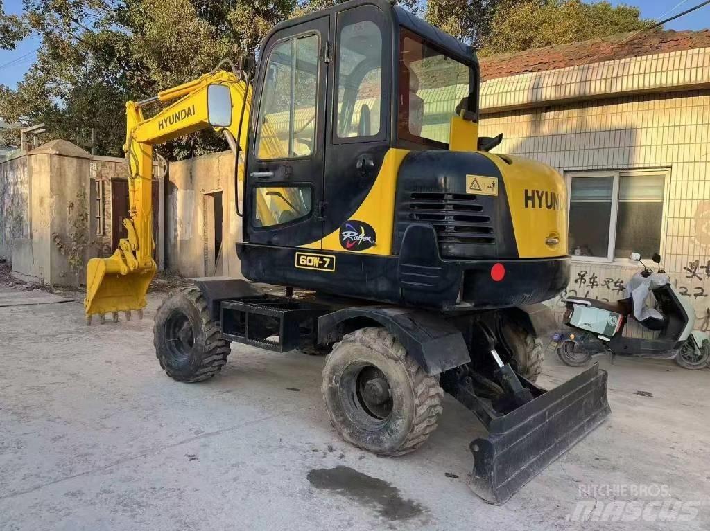 Hyundai 60 W Bagri na kolesih