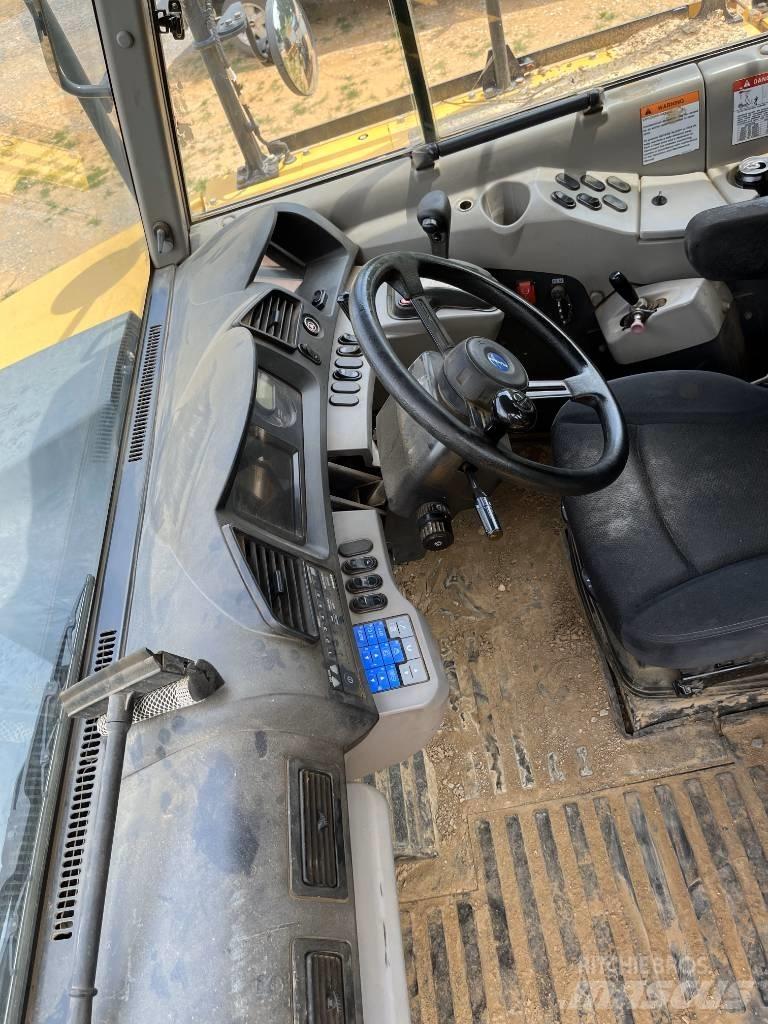 Komatsu HM 400 Zglobni demperji