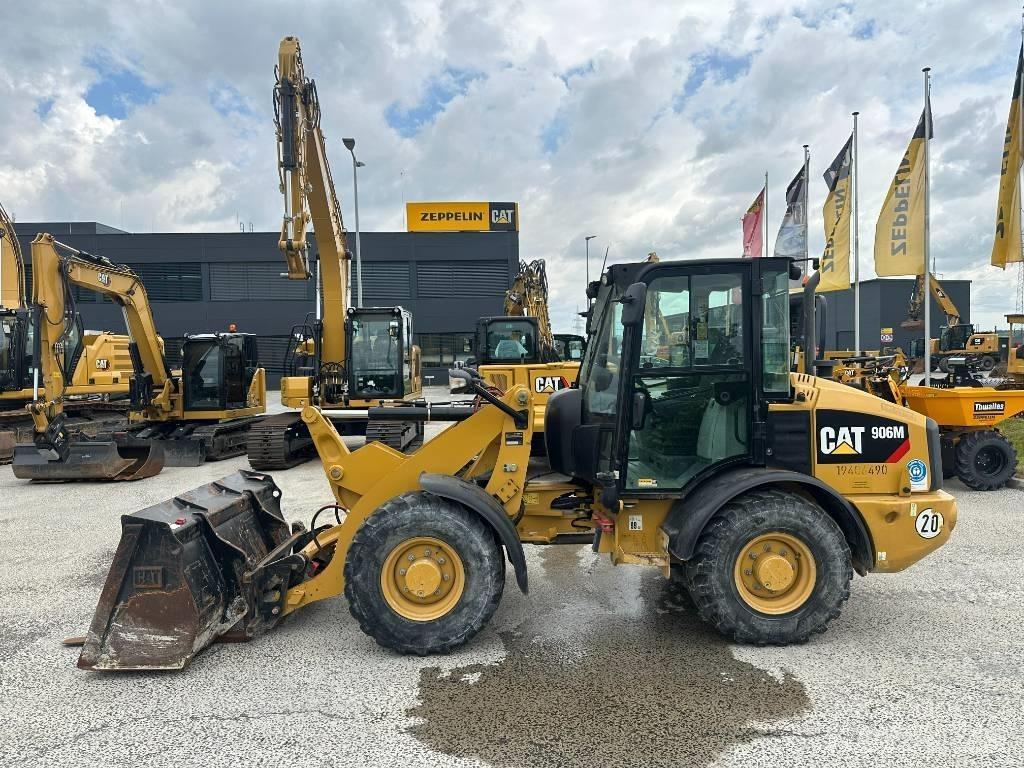 CAT 906 Kolesni nakladalci