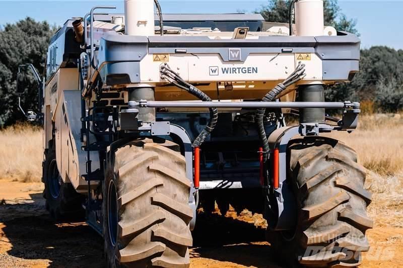 Wirtgen WR240 Drugi tovornjaki